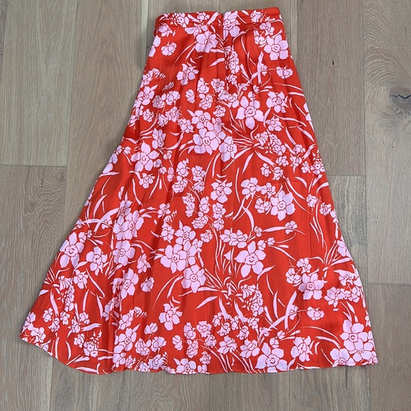 NWOT SONG OF STYLE Zahir Ruffle Satin Floral Print Skirt - Red Dahlia - Small - Picture 9 of 13